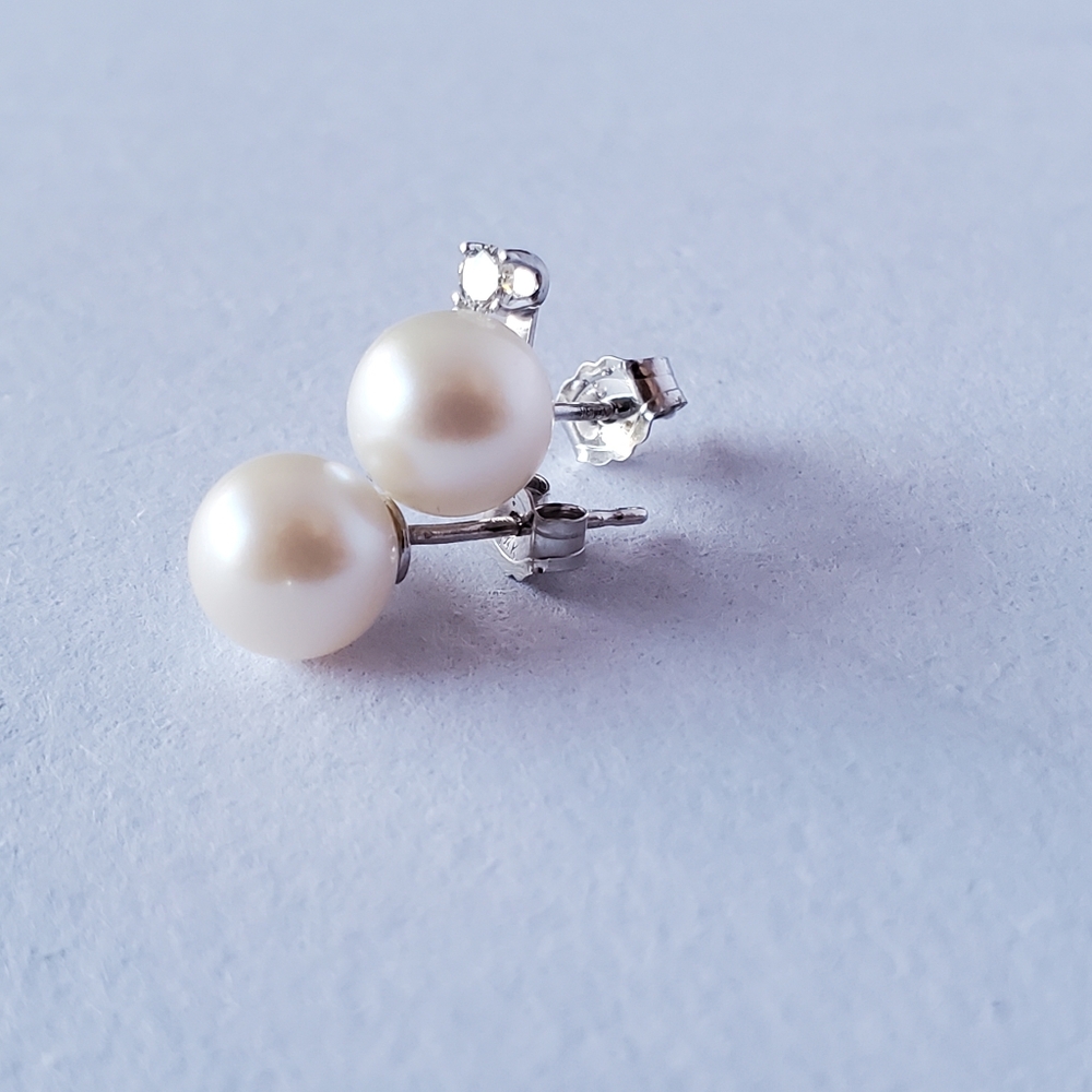 14kt pearl and diamond studs